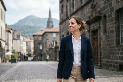 Jeune femme professionnelle dans Clermont-Ferrand